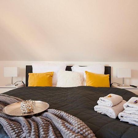 Grosszuegig & Stilvoll Parkplatz ,Ruhige Lage, 5 Personen, Langzeit Apartment Paderborn Bagian luar foto